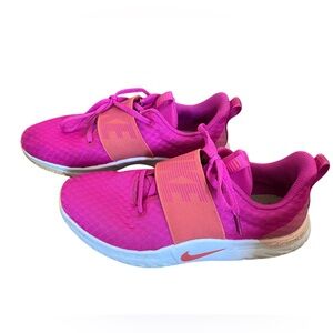 Women’s pink Nike comfort sneakers 8.5